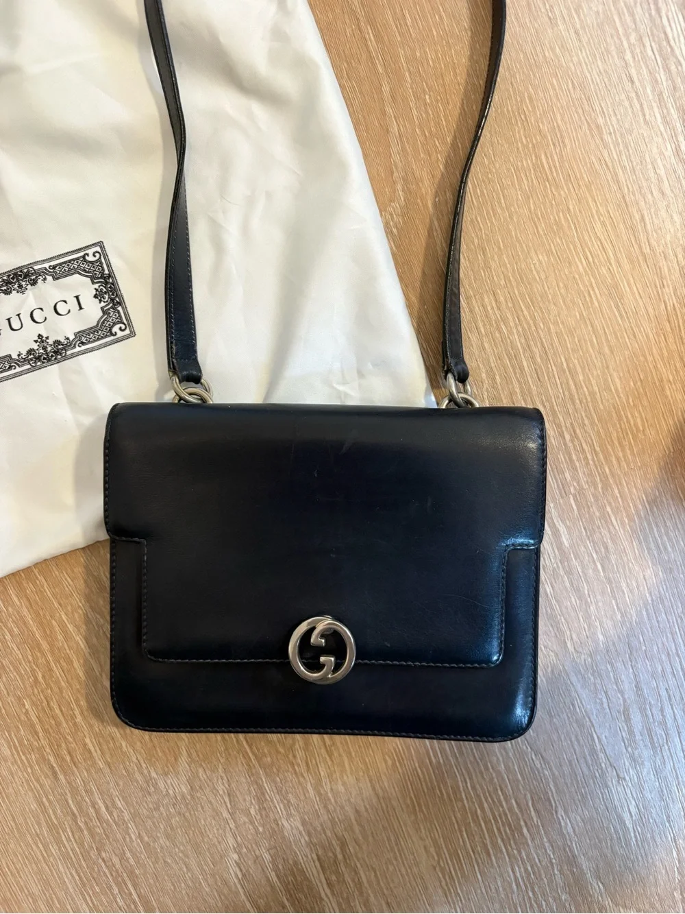 Vintage Gucci Black Leather Shoulder Bag with Silver Interlocking G - Picture 3 of 15